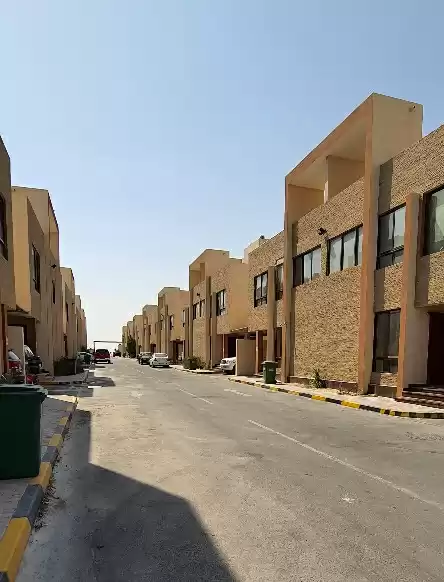 Résidentiel Propriété prête 4 chambres U / f Villa à Compound  a louer au Doha #7109 - 1  image 